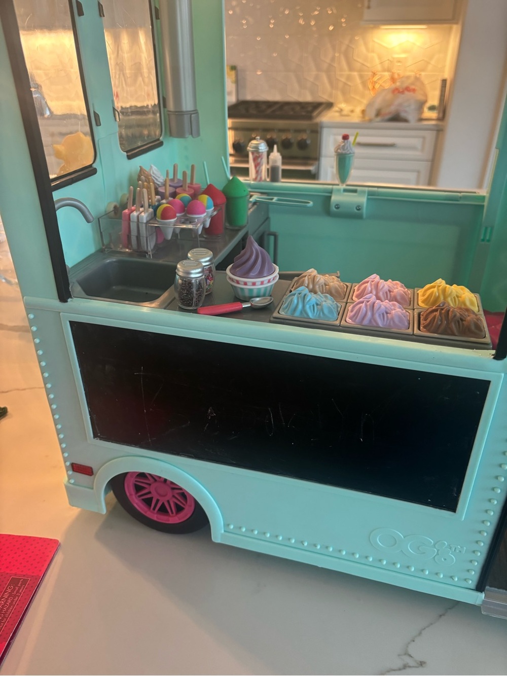 Ice Cream Truck Playset - Mint with Pink Wheels